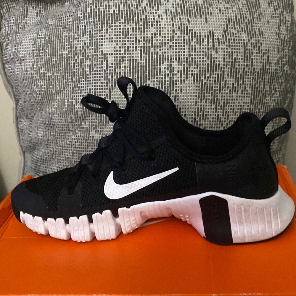 Nike,black and white women nike Free Metcon 3